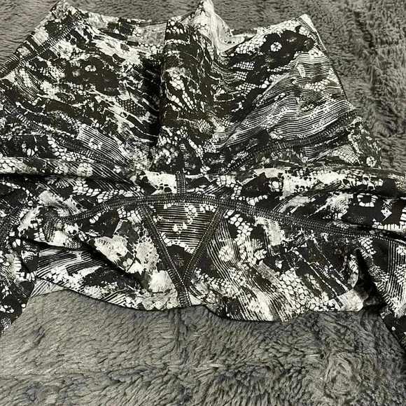 Lululemon Wunder Under Leggings - Picture 5 of 8